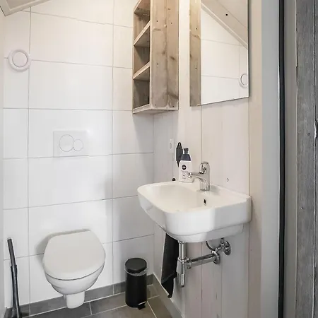 Near Beaches, Cleaning Included *